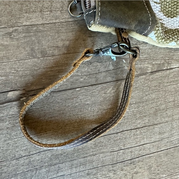 Myra Bag Convertible Clutch Crossbody Bag - Picture 5 of 10